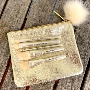 MAC cosmetics snowball travel brush set
